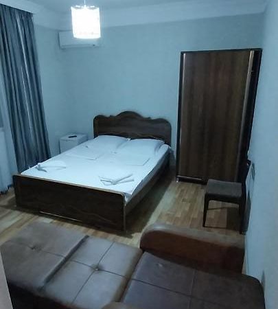 Hostel Gomani Batoemi Buitenkant foto