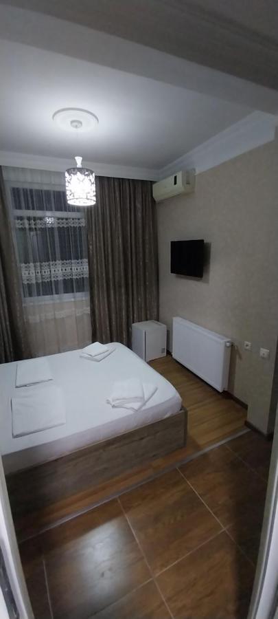 Hostel Gomani Batoemi Buitenkant foto
