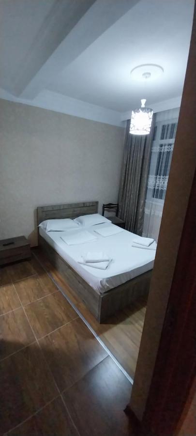 Hostel Gomani Batoemi Buitenkant foto