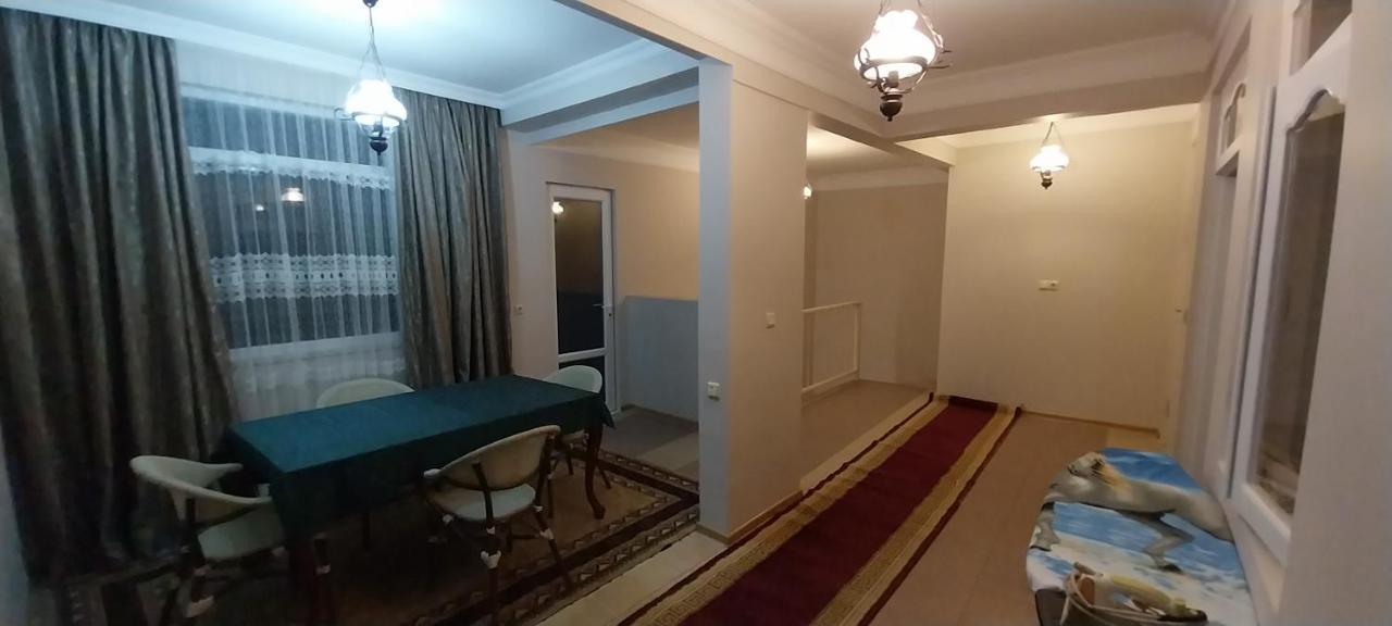 Hostel Gomani Batoemi Buitenkant foto