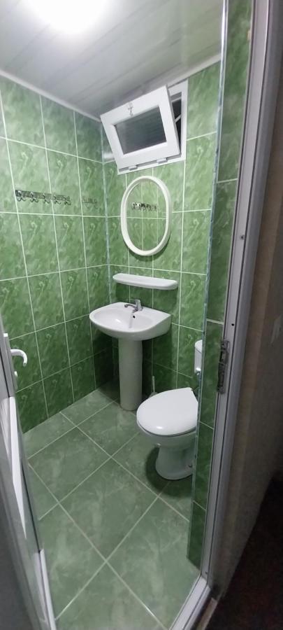 Hostel Gomani Batoemi Buitenkant foto