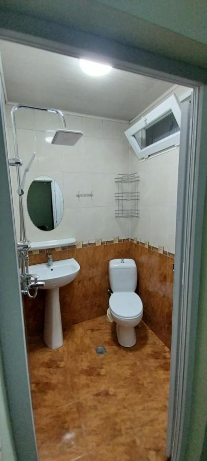 Hostel Gomani Batoemi Buitenkant foto
